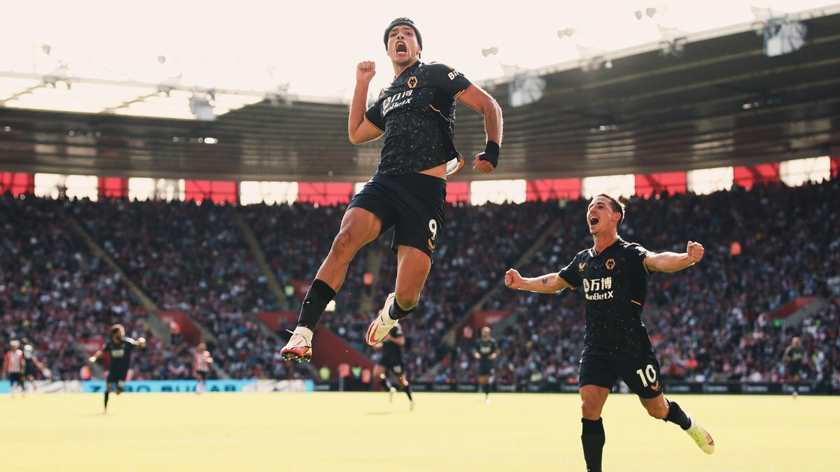 Wolves's tweet photo. From that moment to walking, running, playing and scoring again in less than a year. 

Incredible, @Raul_Jimenez9!

🇲🇽💛 https://t.co/v9BOZdLYC8