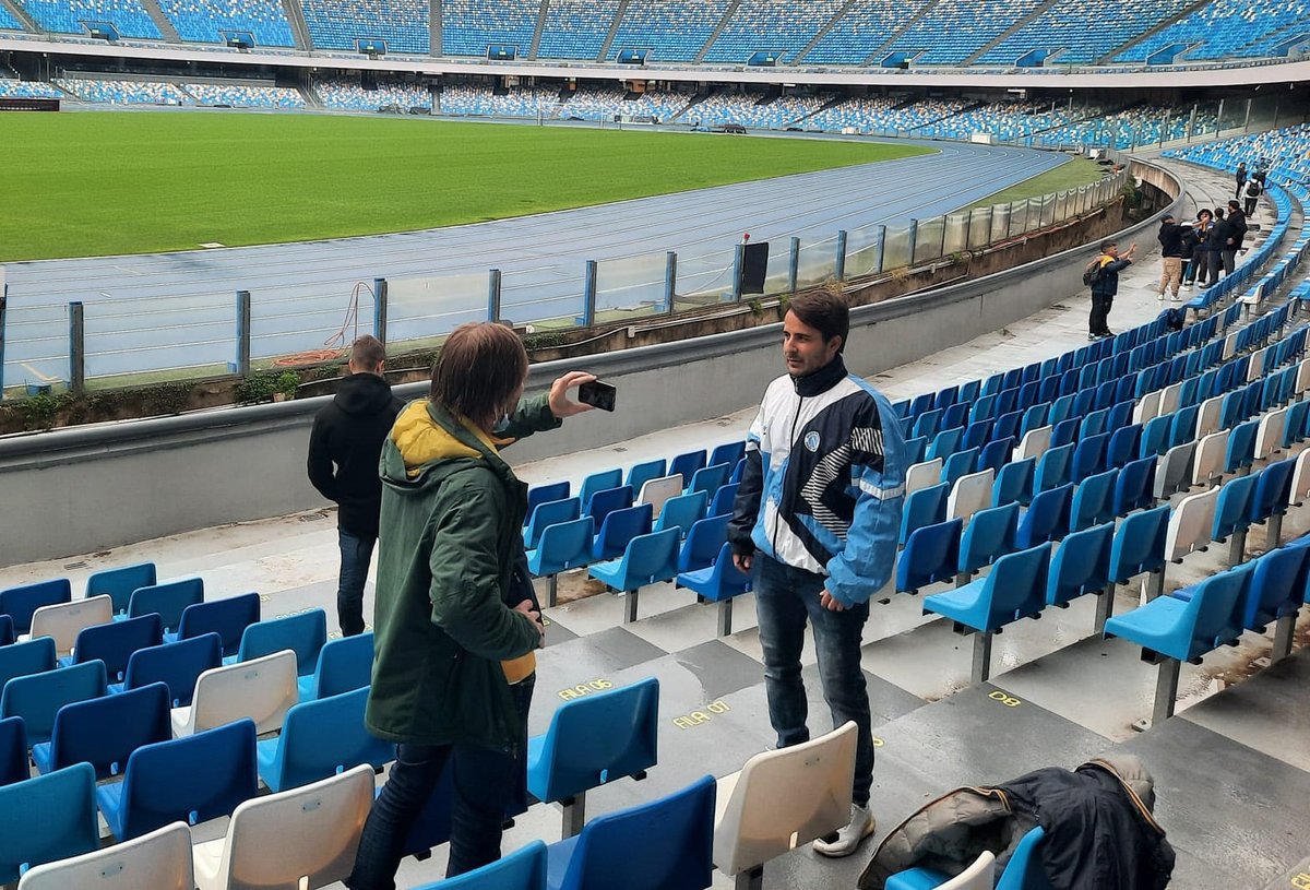 AlessandroSep13's tweet photo. Viaggio tra i tifosi del Boca Juniors a Napoli. Mi sono unito a loro per vivere questa magnifica giornata dedicata a #Maradona. Ho avuto anche il piacere di essere intervistato da una tv argentina alla quale ho raccontato la passione dei napoletani per il Pibe (25 novembre 2021) https://t.co/YMUfkbajTR