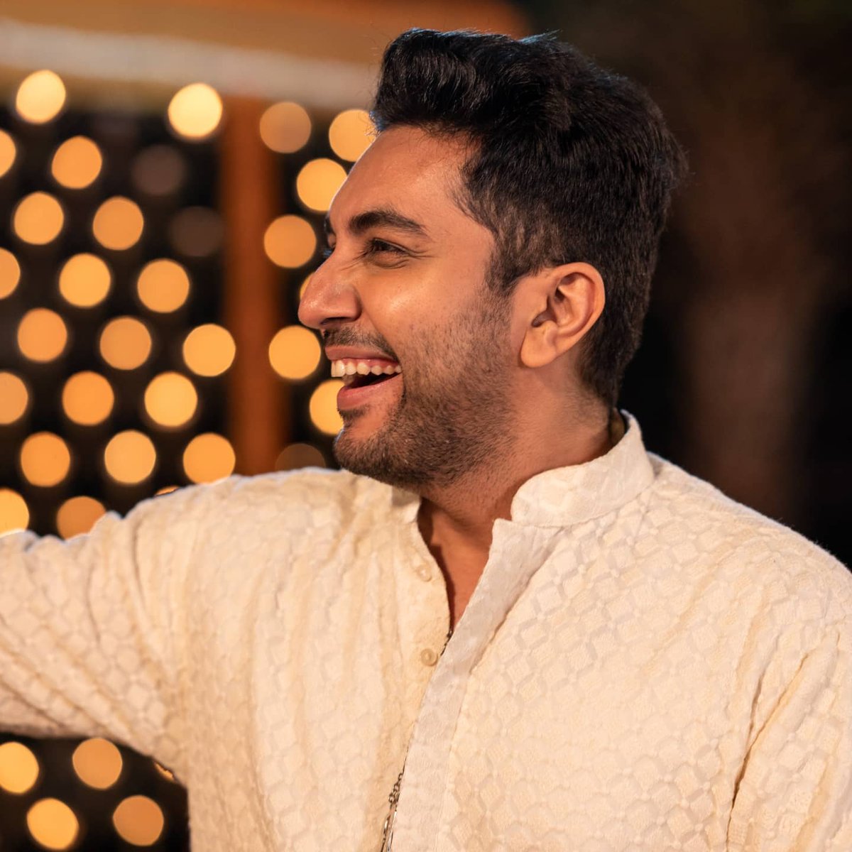 parthoza25's tweet photo. Music is my Meditation 🧡
Stay happy and stay musical 🤩
📸 @ridhamgajjarphotography
#music #musical #stayhappy #happiness #meditation #staymusical
#livegig #portraits #portrait #aboutlastnight #carousel #parthoza #parthozagarba #parthozalive #smile #musicislife #musicismylife https://t.co/CnkMYX48SX