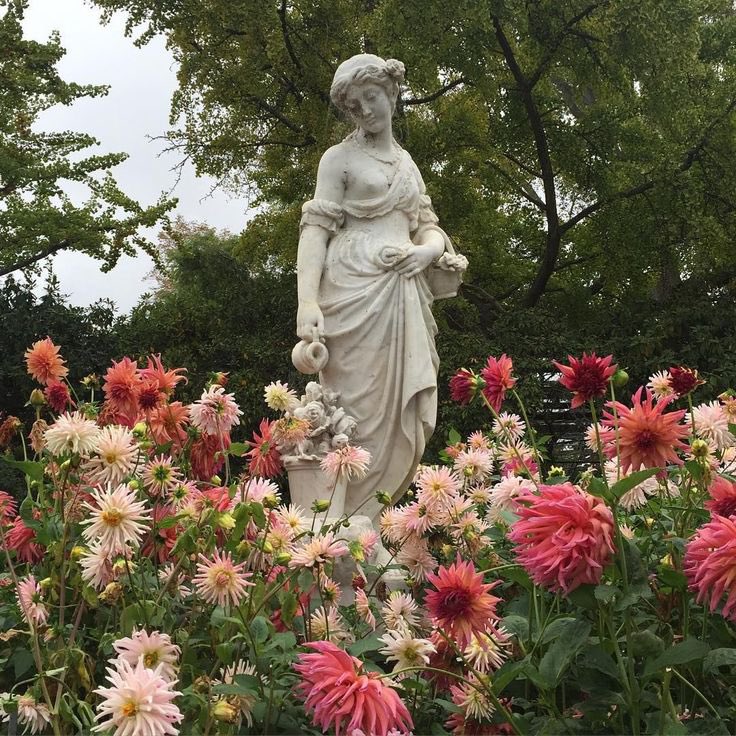 beautiful statues in nature 🌿💐