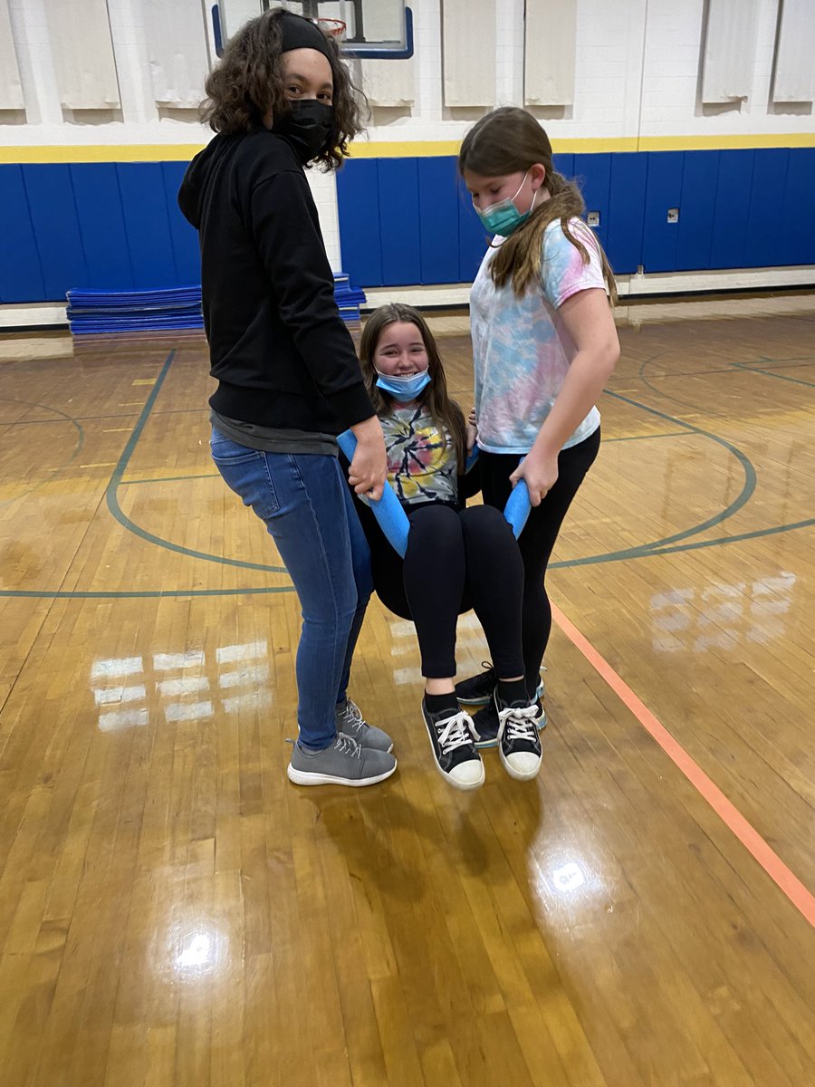 CoachLogan4's tweet photo. Team noodle carry! Pick up your partner using only the noodles! @MayfieldPhysED https://t.co/U8WnmeKhX5
