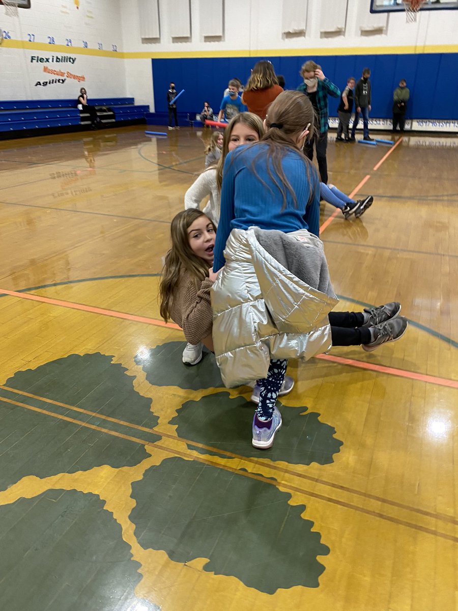 CoachLogan4's tweet photo. Team noodle carry! Pick up your partner using only the noodles! @MayfieldPhysED https://t.co/U8WnmeKhX5