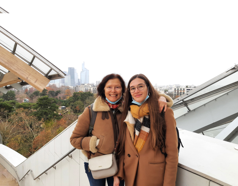 marymansey's tweet photo. On the rooftop of the @FondationLV in #Paris with my daughter Estelle to see the amazing #MorozovCollection #arttravel #travelforart #traveldiaries #womenartist
#FranceMagique @fasosites #fineartphotographer
@SaatchiArt #fondationvuitton #fondationvuittonparis #LouisVuitton https://t.co/YH6rFCV7TJ