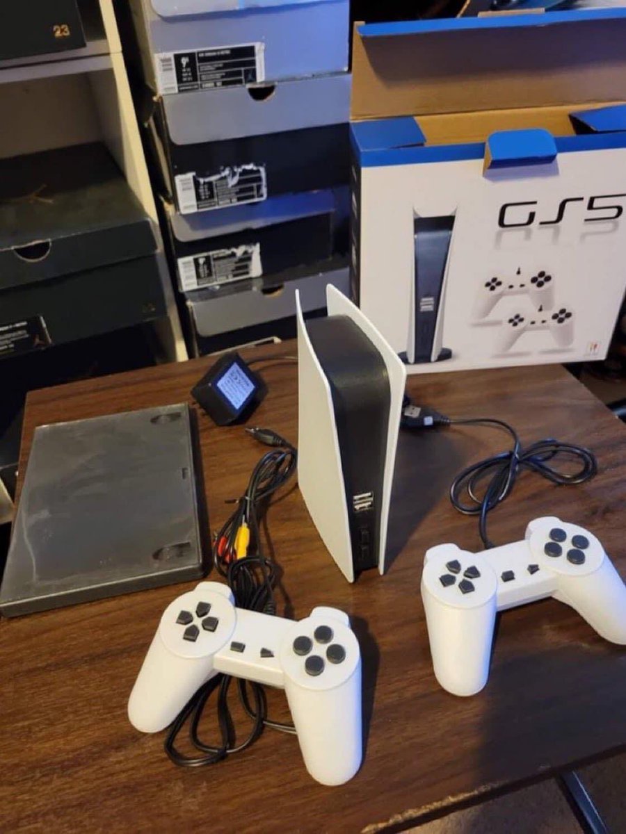Nannzki's tweet photo. Finally got my hands on PS5 💕 https://t.co/UEoiYeFQRO