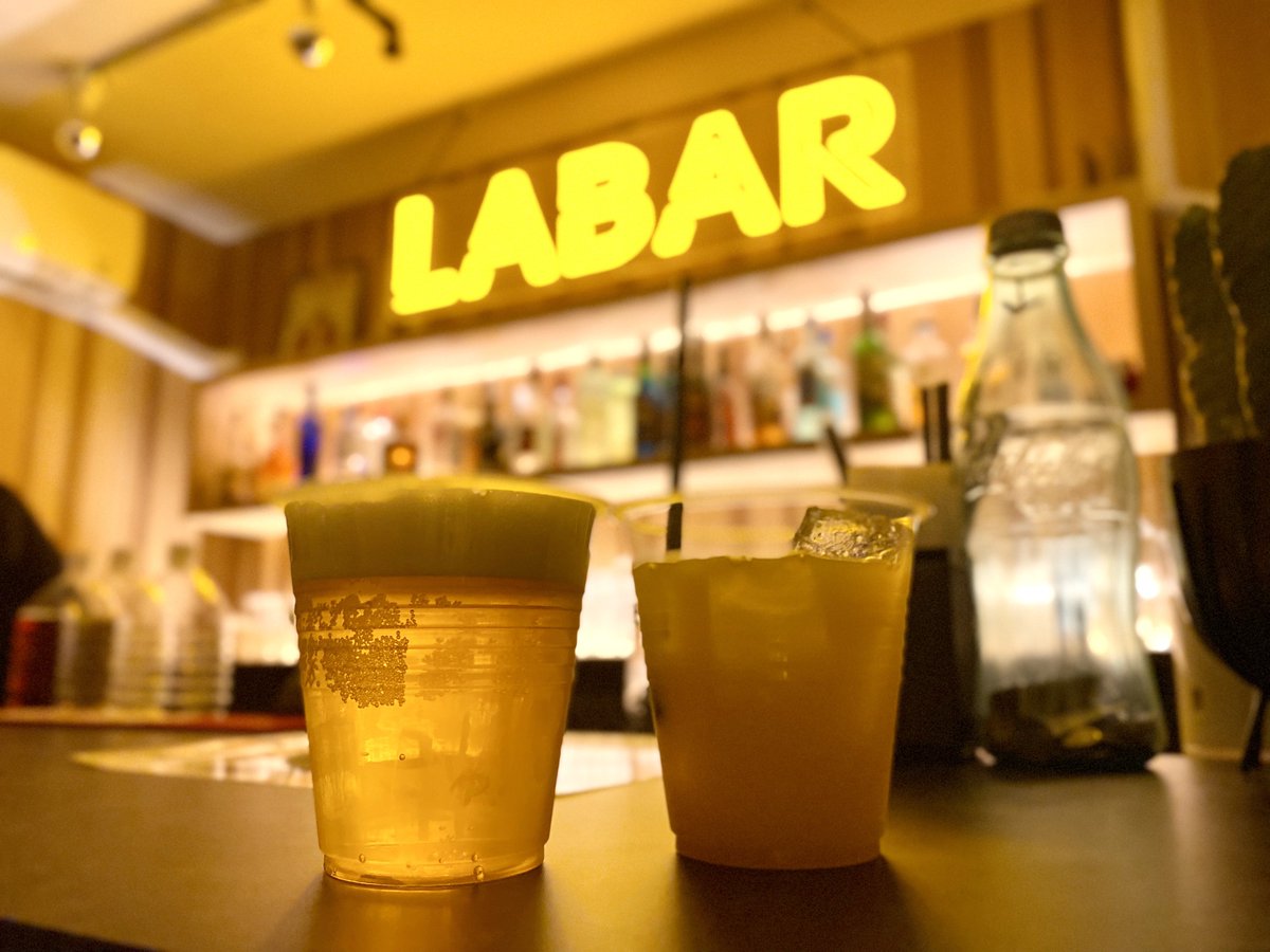 moppy_12345's tweet image. お店に辿り着くまで
かなりドキドキだったけど
めちゃオシャレなmusic bar🍸

こんなに近いのはおつです以来??
って位の近い距離で
FASEさんの歌を受け取れる
めちゃくちゃ贅沢な35分。

ライブハウスもいいけど
生声でもしっかり届く距離うれしい🎄💕

#FASE  #labar #心斎橋
#近すぎて恥ずかしい🤣