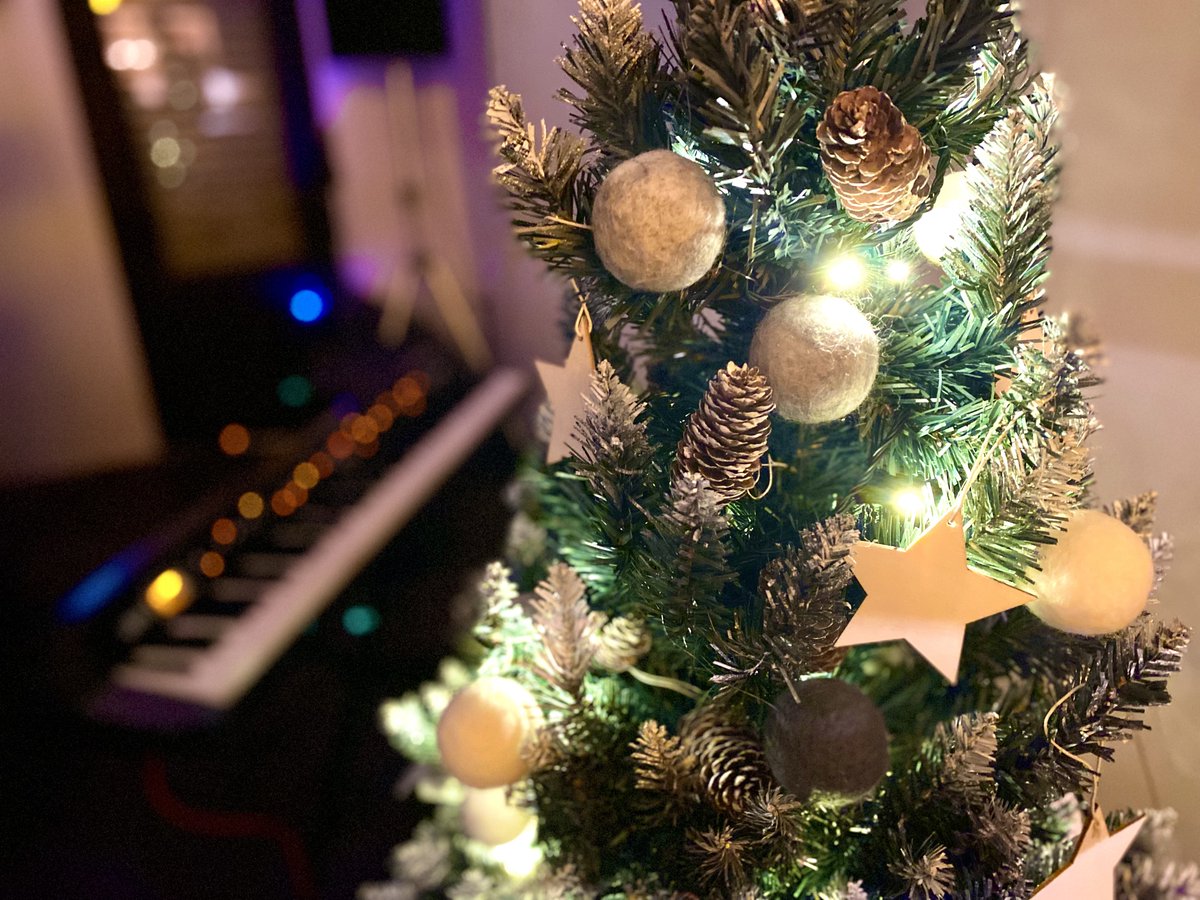 moppy_12345's tweet image. お店に辿り着くまで
かなりドキドキだったけど
めちゃオシャレなmusic bar🍸

こんなに近いのはおつです以来??
って位の近い距離で
FASEさんの歌を受け取れる
めちゃくちゃ贅沢な35分。

ライブハウスもいいけど
生声でもしっかり届く距離うれしい🎄💕

#FASE  #labar #心斎橋
#近すぎて恥ずかしい🤣