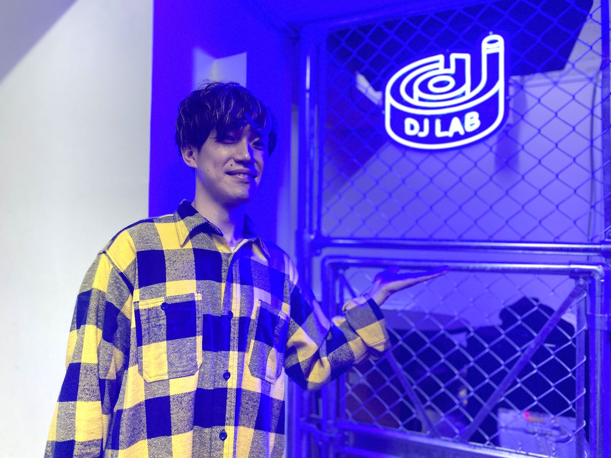 moppy_12345's tweet image. お店に辿り着くまで
かなりドキドキだったけど
めちゃオシャレなmusic bar🍸

こんなに近いのはおつです以来??
って位の近い距離で
FASEさんの歌を受け取れる
めちゃくちゃ贅沢な35分。

ライブハウスもいいけど
生声でもしっかり届く距離うれしい🎄💕

#FASE  #labar #心斎橋
#近すぎて恥ずかしい🤣