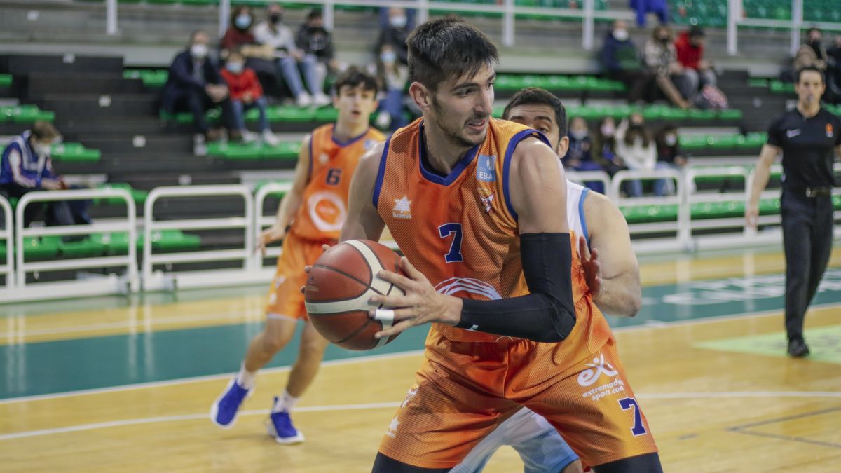 ⛹️‍♂️ MVP #LigaEBA: Andreas Tsounamis, el emperador griego de los MVP’s de la Liga EBA

▶️ El ala-pívot del @SagradoCoraznCC repite galardón 3 jornadas después

📊 45 val: 27 puntos, 16 rebotes, 2 asistencias y 10 faltas recibidas

🖐 Jugadores destacados ⬇
feb.es/2021/11/8/balo…
