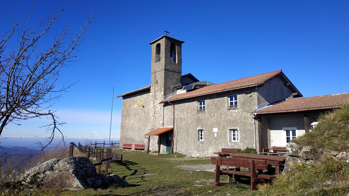 CasalinoManuela's tweet photo. 29 Novembre...Esempio di felicità...Monte Reale mt 902 @ValliAntola #Liguria https://t.co/ihNqC8TYv5
