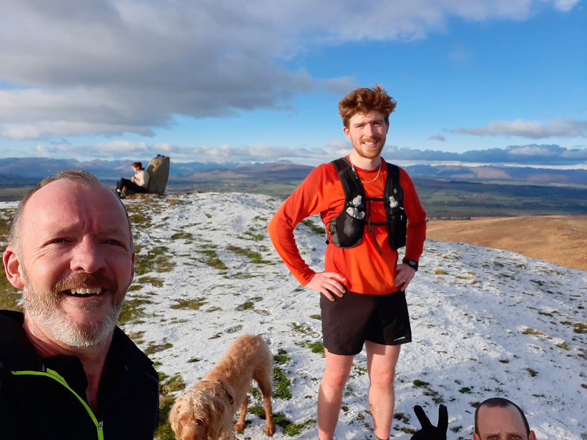 alastairpringl1's tweet photo. Cracking weather this weekend - out in the Kilpatricks with pals for a bit of #WalkToTalk @venturetrust #GivingTuesday2021 https://t.co/MUKWHwUKn5
