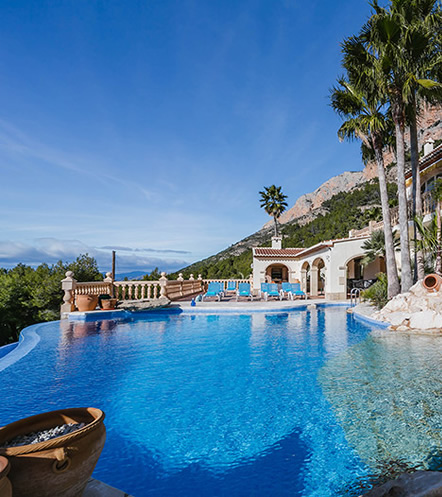 info_pearl's tweet photo. Villa Ermita #villaforrentinjavea has huge lagoon shape infinity pool with Beach Entrance and the latest saltwater system (non-irritant for eyes and skin). #villatorentinjavea foot of #Montgo &amp; near #javeabeach and #javeabars sleeps 14 from #SomethingSpanish for #2022holiday🏊‍♀️ https://t.co/wx4kI9SM7N