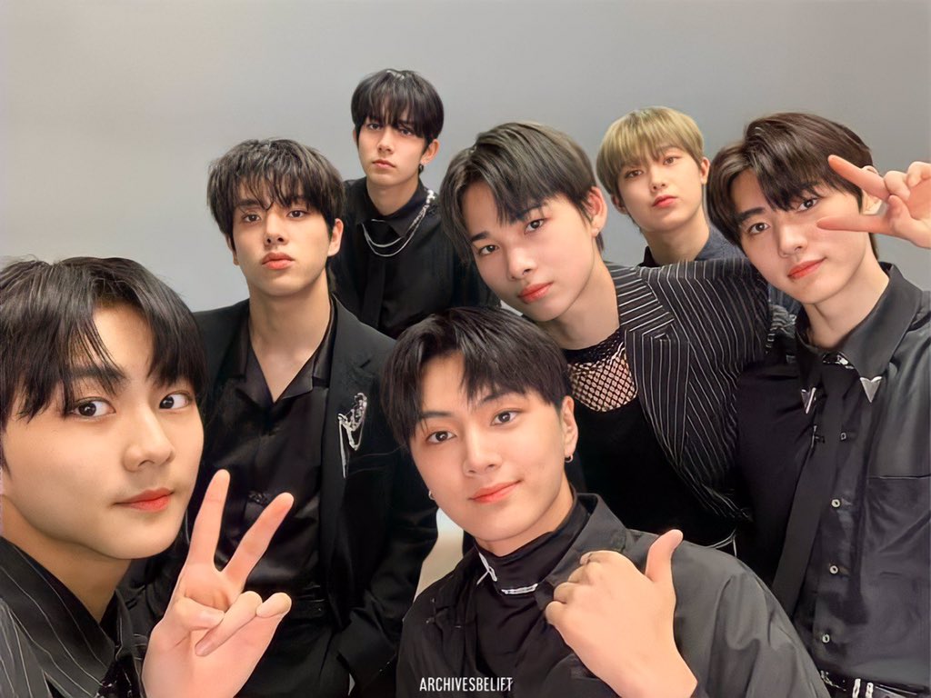 02EBOYS's tweet image. 1st anniv ♡