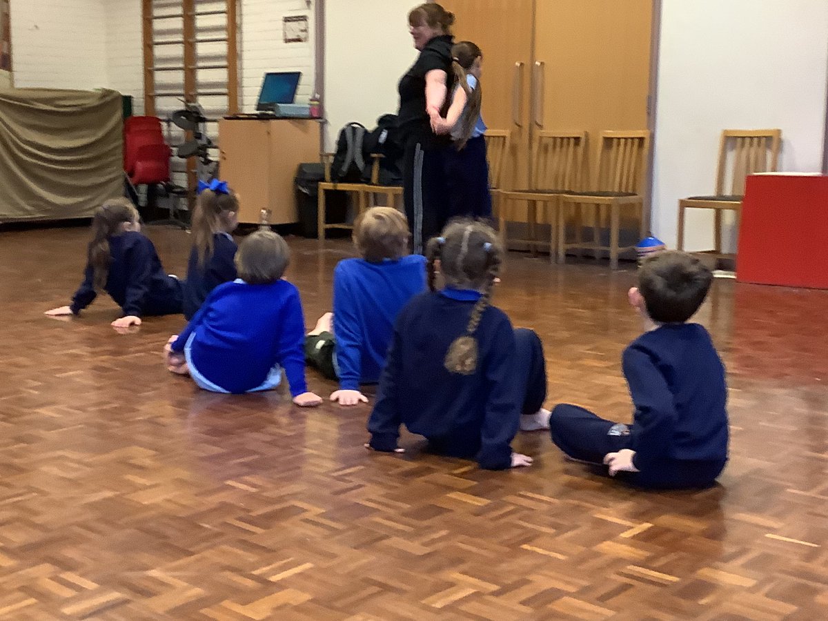 oli_primary's tweet image. Year 3 putting parts of their dance together today. #robotdance @Liverpool_SSP @csergeant3 @DeputyOLI