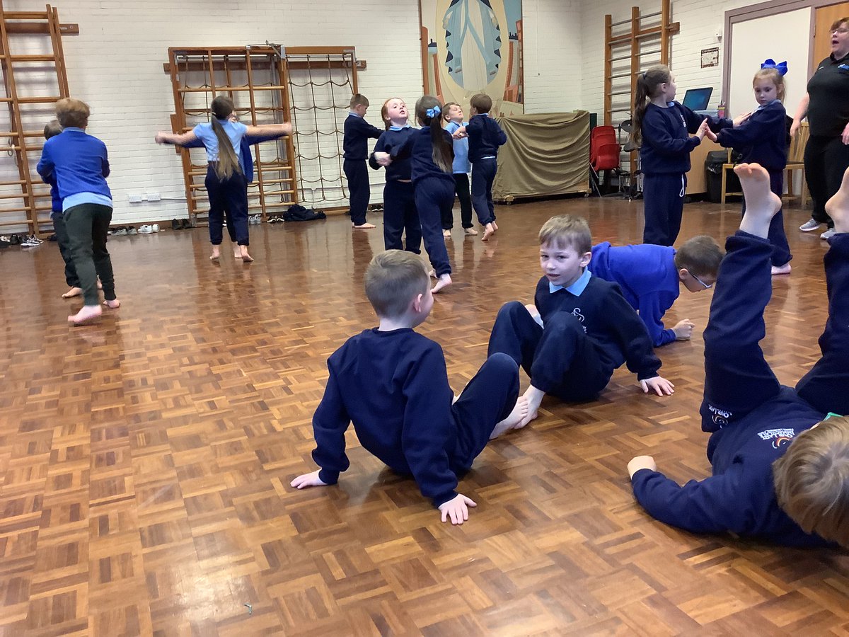 oli_primary's tweet image. Year 3 putting parts of their dance together today. #robotdance @Liverpool_SSP @csergeant3 @DeputyOLI