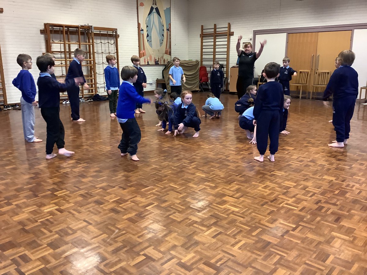 oli_primary's tweet image. Year 3 putting parts of their dance together today. #robotdance @Liverpool_SSP @csergeant3 @DeputyOLI