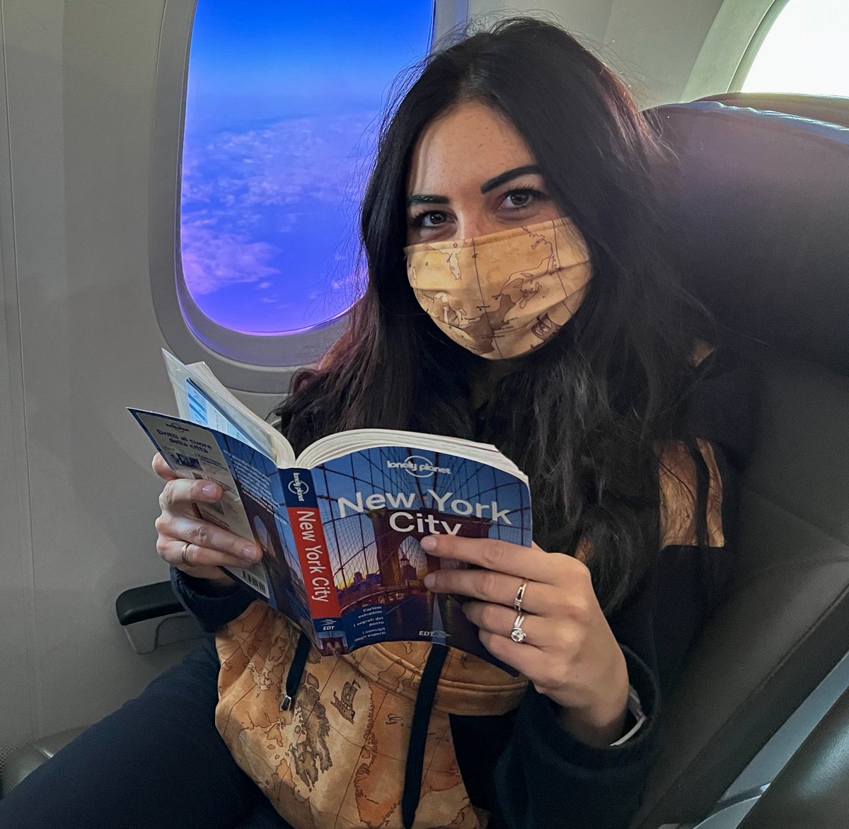 donnavventura's tweet photo. Stephanie, Annabruna, Annamaria e Alessandra in volo per #NewYork! 🗽🇺🇸

@neos_air #neosair #787Dreamliner #Turisanda https://t.co/5EJwRvKoOT