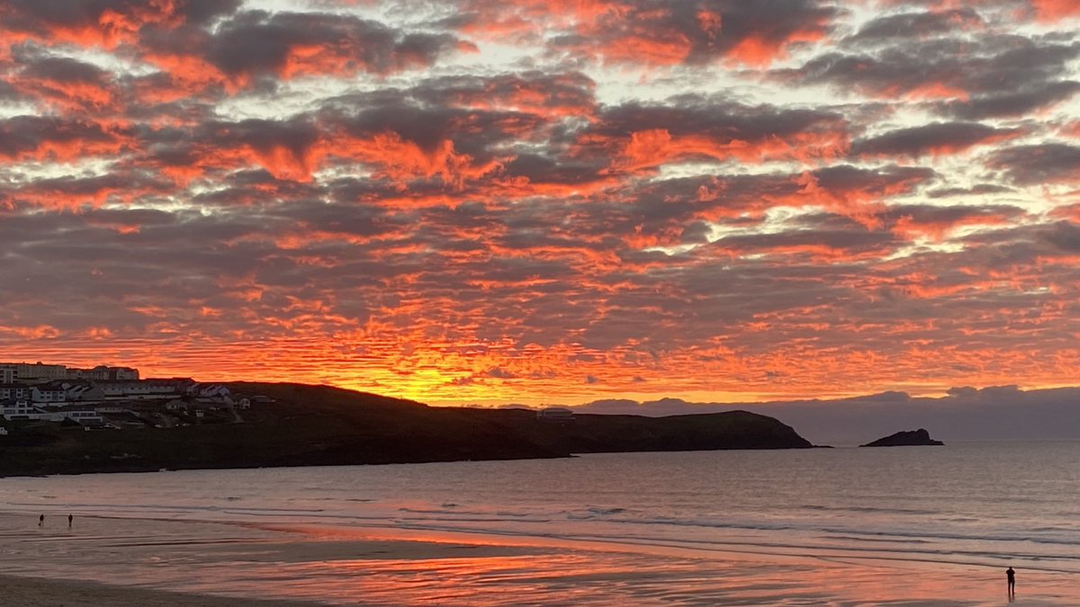 nickewebb's tweet photo. Not too many reasons to love a Cornish Winter but the sunsets are definitely one! https://t.co/V7lH2f38S3