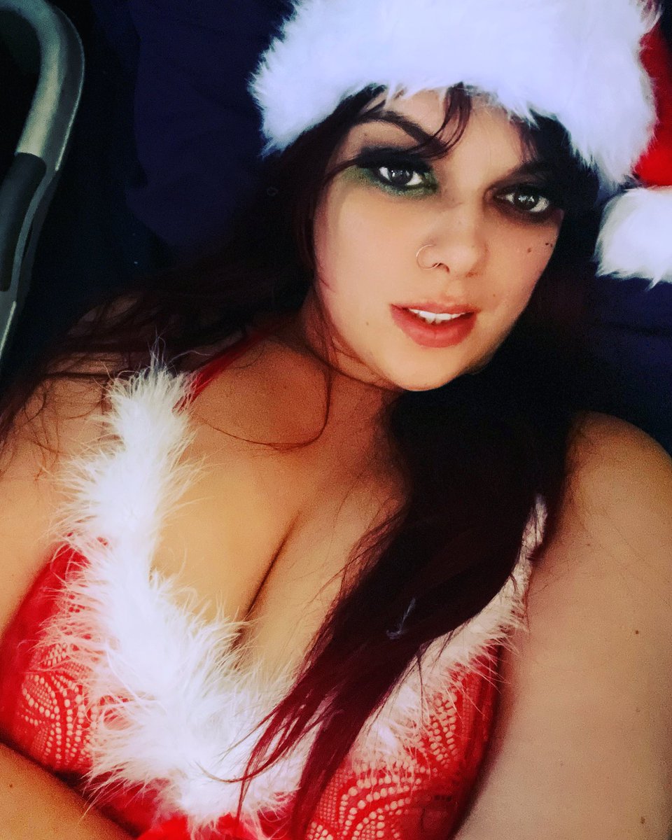 Dutchess8889's tweet photo. Merry Christmas #alternative #alternativegirl #alternativemodel #alternativeonlyfans #christmas2020 #christmasdecor #christmasdecorations #christmastree #december https://t.co/hFEnU01osp