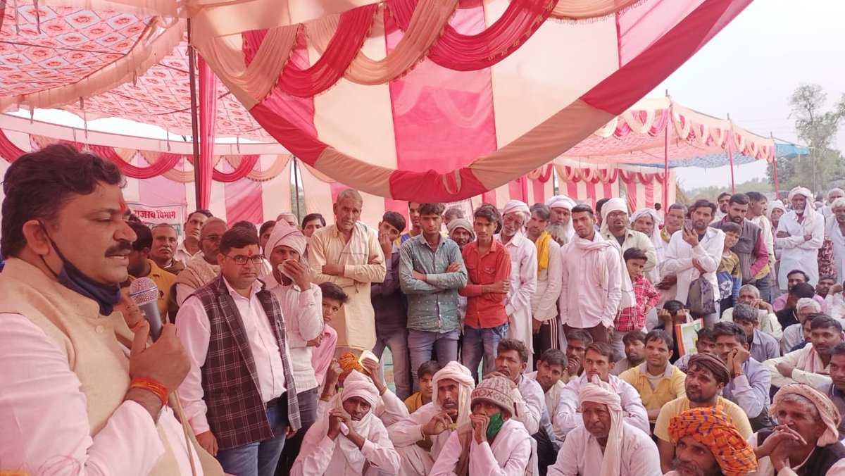 DMDCAlwar's tweet photo. प्रशासन गांवों के संग अभियान के तहत आज सामाजिक न्याय एवं अधिकारिता मंत्री श्री टीकाराम जूली ने ग्राम पंचायत बहादुरपुर एवं सारंगपुर में आयोजित शिविर का अवलोकन कर लाभार्थियों को प्रमाण-पत्र वितरित किये।
#PGKS #PSKS #अलवर_सतर्क_है @ashokgehlot51 @DIPRRajasthan @RajCMO https://t.co/gkdvlzWJAd