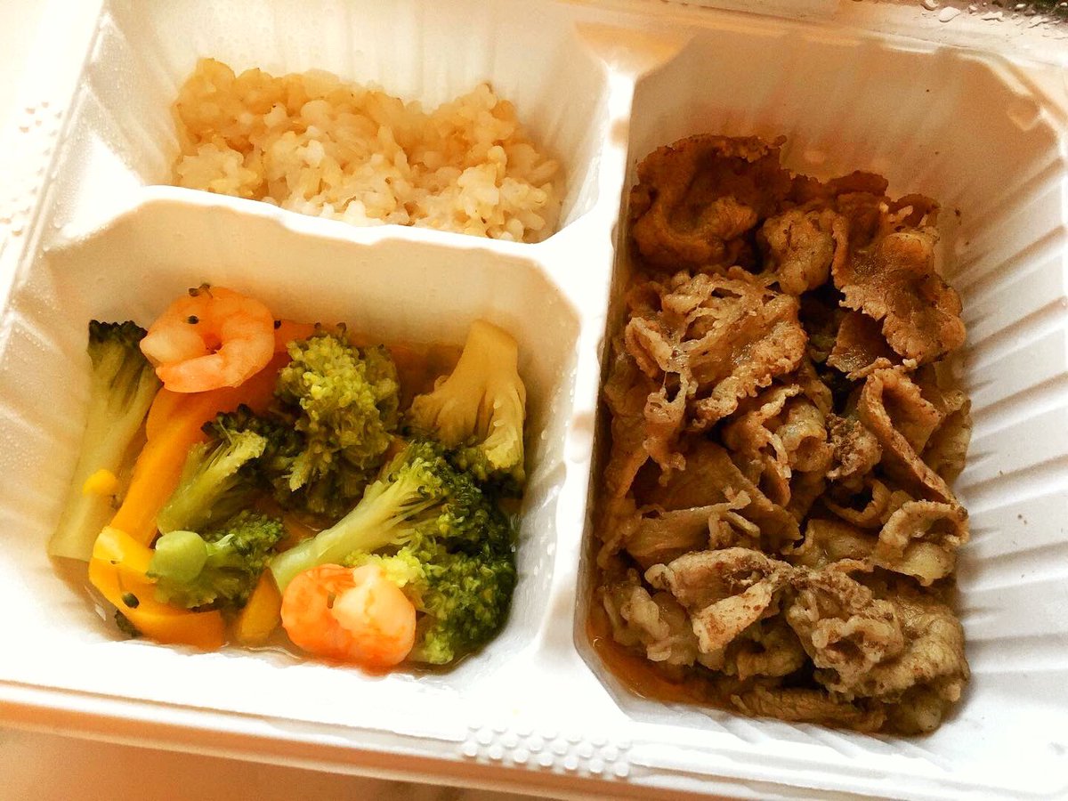 choco72percent's tweet photo. @MuscleDeli さんからの低糖質お弁当が届きました🐻🍱✨
食欲の秋！蓄えの冬！ついついコントロールが難しくなってしまう時期ですが😨低糖質、高タンパクのお弁当は便利ですね！♥
糖質オフパスタや玄米+蒟蒻ご飯が混ざっていたり、様々な工夫がされていて味もしっかりめなので制限している気もせず→ https://t.co/bejI6dKG7r