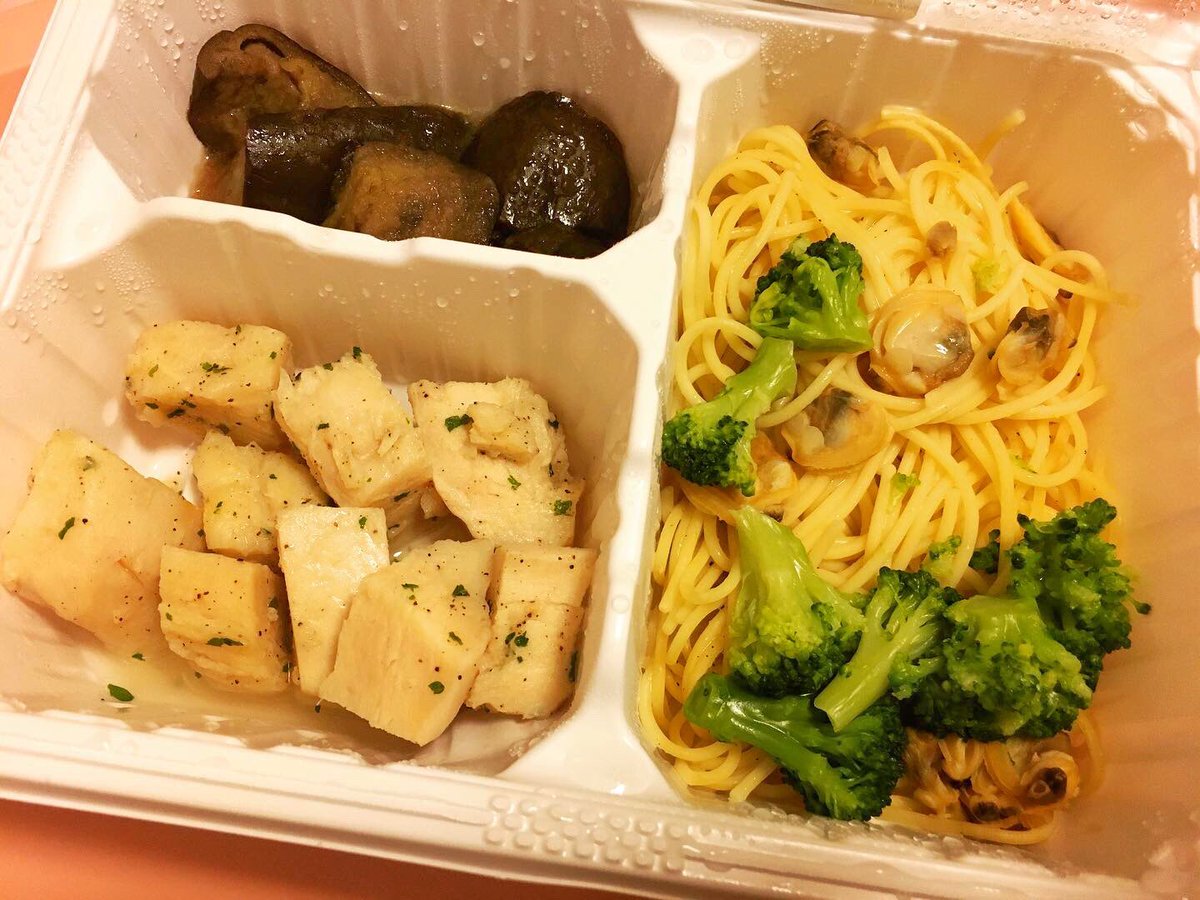 choco72percent's tweet photo. @MuscleDeli さんからの低糖質お弁当が届きました🐻🍱✨
食欲の秋！蓄えの冬！ついついコントロールが難しくなってしまう時期ですが😨低糖質、高タンパクのお弁当は便利ですね！♥
糖質オフパスタや玄米+蒟蒻ご飯が混ざっていたり、様々な工夫がされていて味もしっかりめなので制限している気もせず→ https://t.co/bejI6dKG7r