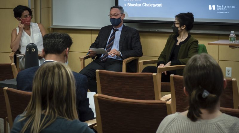 FletcherSchool's tweet photo. At this semester's #FletcherReads the Newspaper event, hosted by @IBGC_Fletcher, a panel of Fletcher professors convened to discuss the debated topic of #ESG (environmental, social & governance) investing & its potential impact on #globaldevelopment: https://t.co/nFlwfto4ZK https://t.co/cEZ47FJ9F7