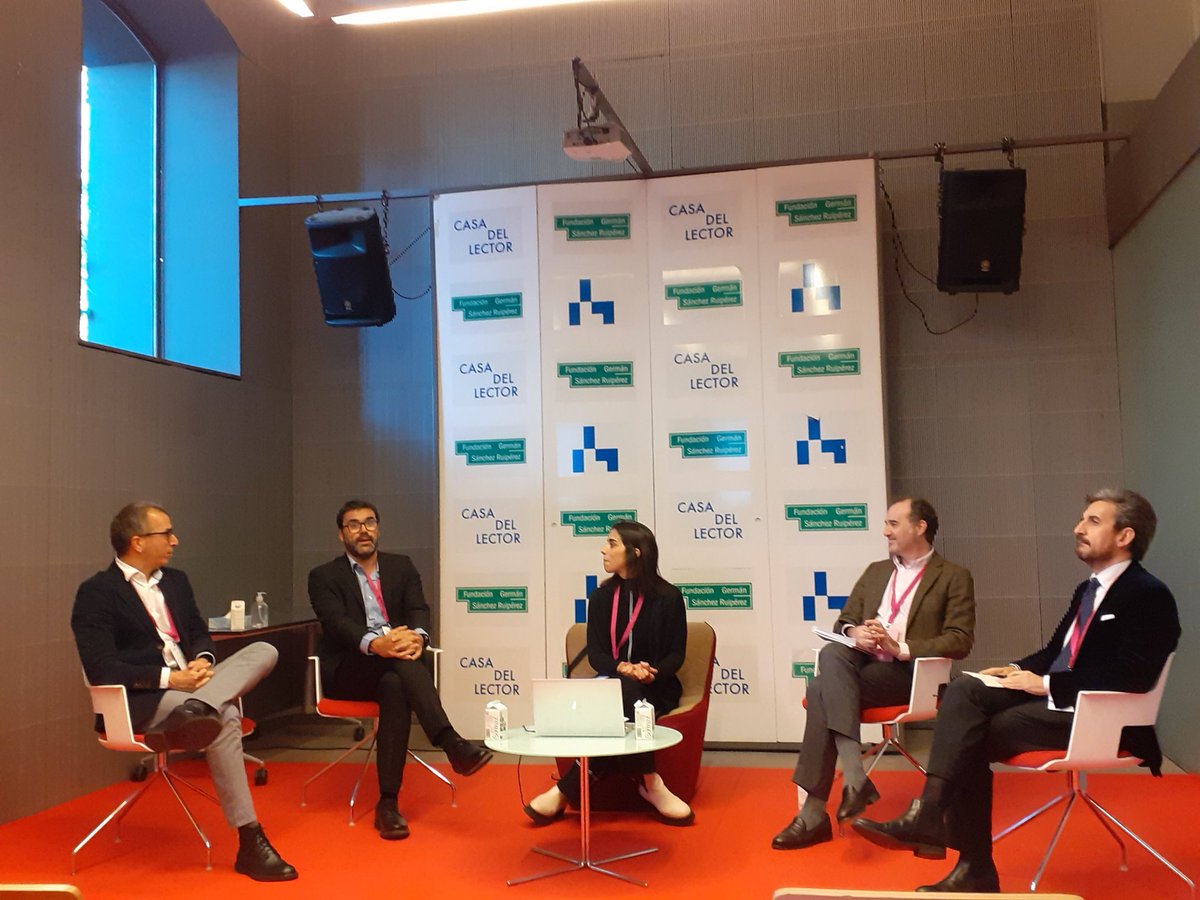 VolunTelefonica's tweet image. Inaugurando el #Demos2021 con Carlos Palacios, responsable global de Acción social y Voluntariado @fundacionTef con una sesión dedicada a la importancia de la cooperación entre entidades para desarrollar programas de voluntariado corporativo. @Telefonica