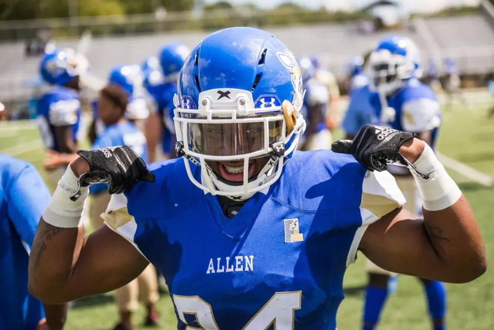 iammiquelmason's tweet photo. Blessed to receive an offer from Allen University!!🔵🟡 @coachfuller6 @coachmikehayde @teddyk95 https://t.co/MaMISY8KcF