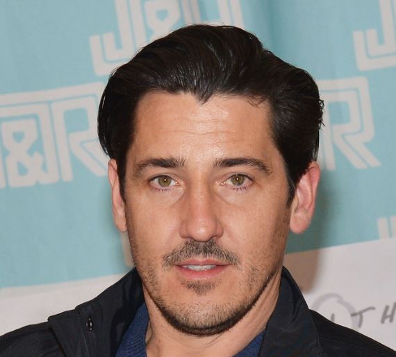 Happy Birthday dear Jonathan Knight! 
