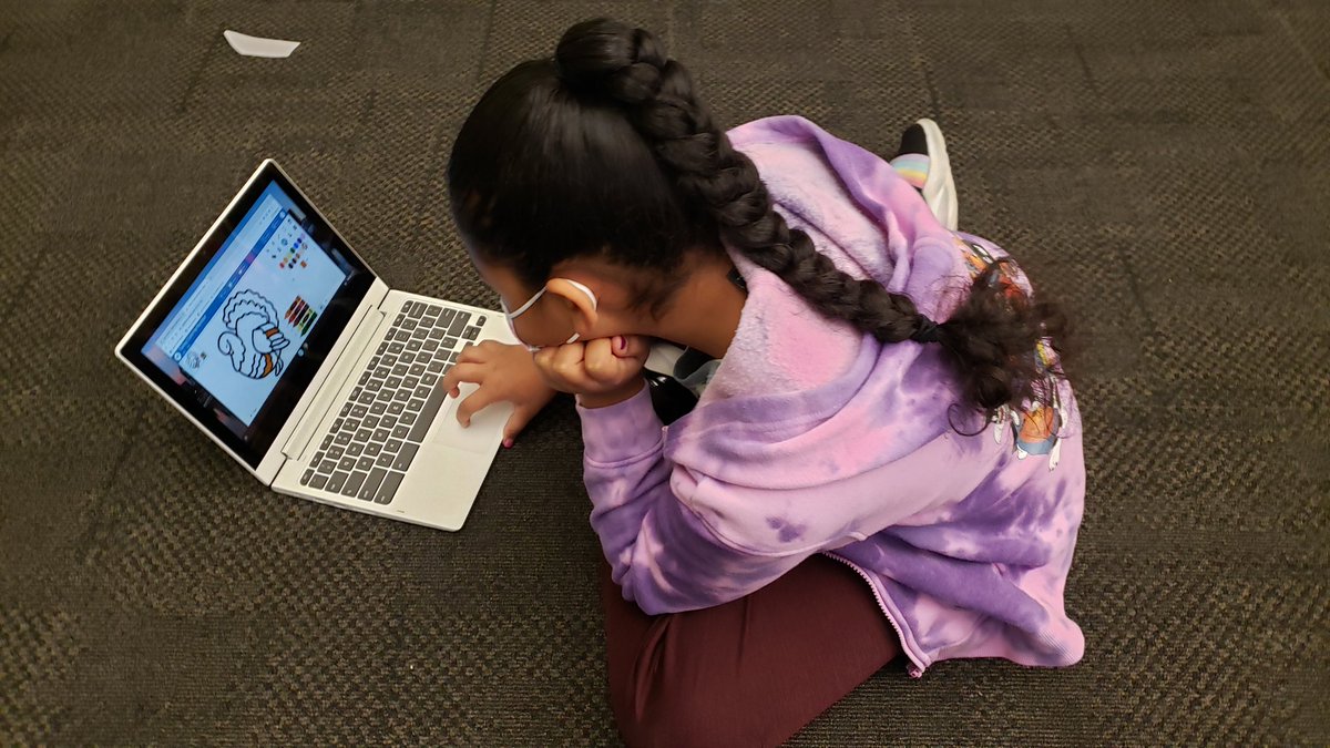 CaedmonMixed's tweet photo. #CaedmonSecondGrade #CaedmonTechnology reviewing digital drawing tools with some Thanksgiving activities. https://t.co/q1qIK0oYgm