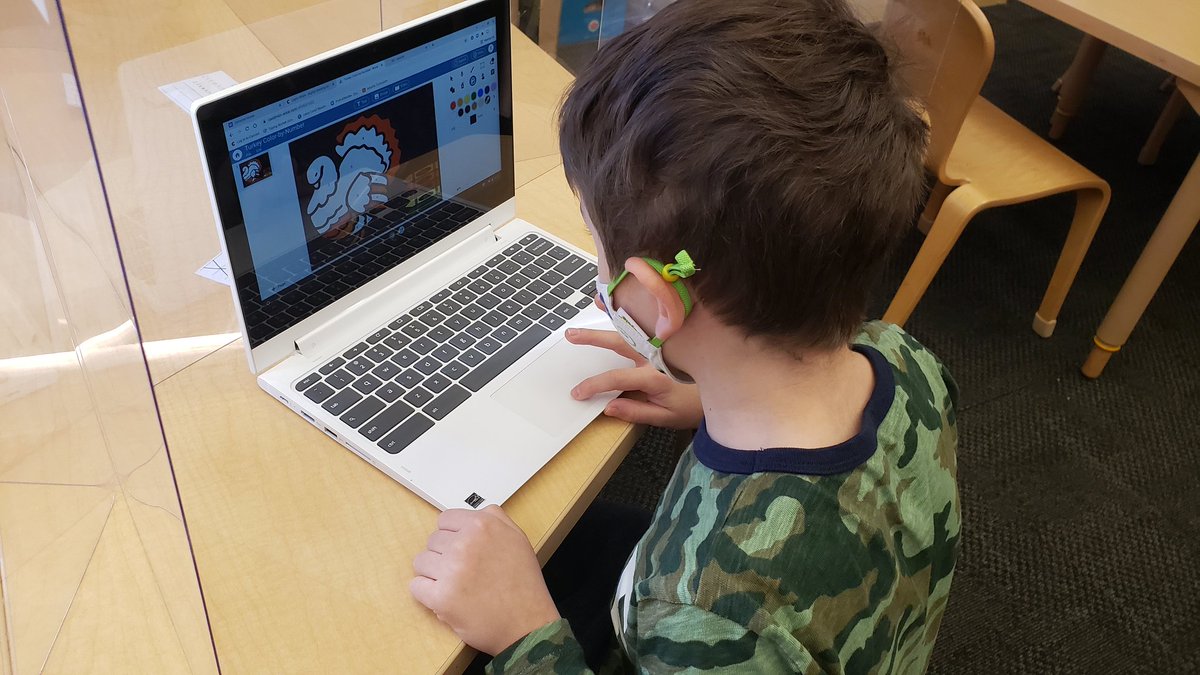 CaedmonMixed's tweet photo. #CaedmonSecondGrade #CaedmonTechnology reviewing digital drawing tools with some Thanksgiving activities. https://t.co/q1qIK0oYgm