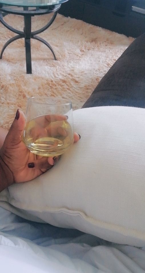 ZangqaZingisa's tweet photo. Finally home after a long day ๐๐now let me relax and breathe ๐
#oneglass
#LongDay https://t.co/K5upzHLeo3