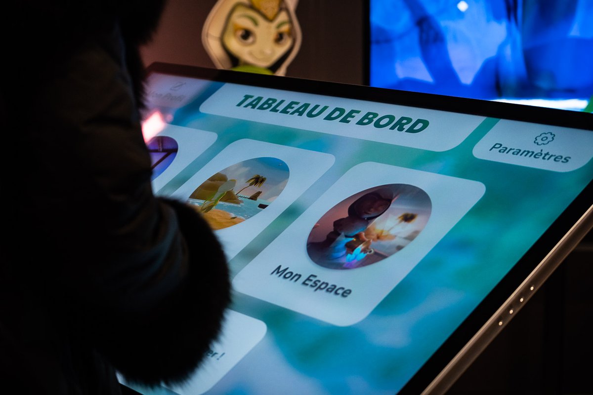 Gros coup de coeur 
@educatectice
 sur le stand (le plus beau 😉) d'
<a href="/RA_GrandEst/">Région académique Grand Est</a>
 avec l'application #Iremia porté par 
<a href="/dane_nancy_metz/">DRANE Nancy-Metz</a>
 et 
@CFrancois_DAN
 ! On attends la sortie avec impatience. Une ressource #numerique au service du bien-être de l'élève.