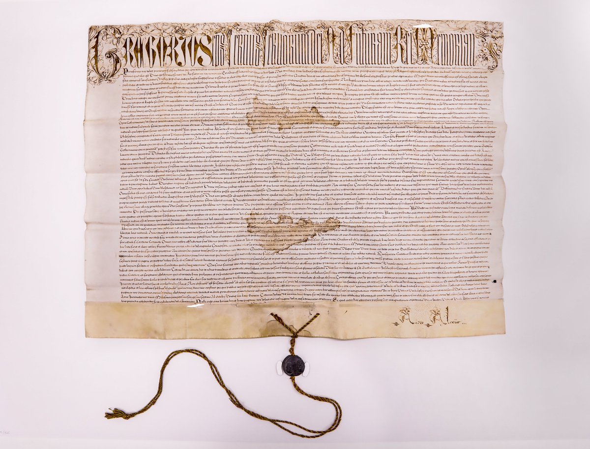 KU_Leuven's tweet image. De charters van de Oude Leuvense universiteit zijn volledig gerestaureerd en gedigitaliseerd. Ontdek deze historische collectie op kuleuven.be/charters 🆕 @UCLouvain_be @LabHeritage
