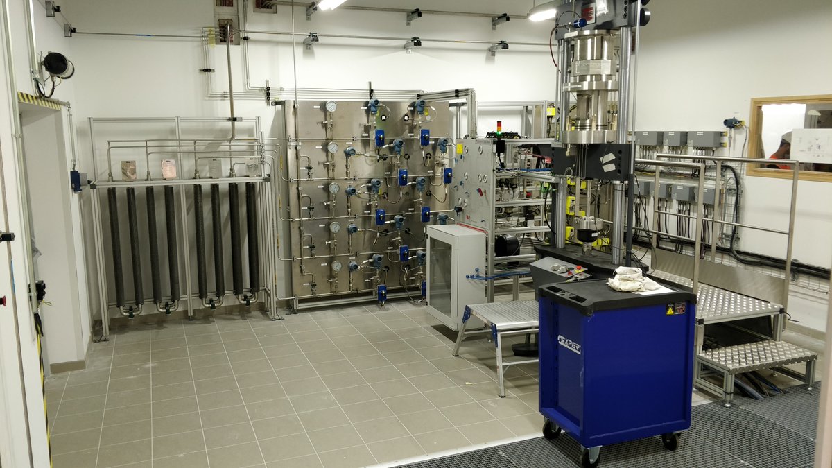 NaTran_RI's tweet photo. [#FenHYx ⚛️] RICE remercie @ENGIEgroup , @FluxysGroup  et @nationalgridus ,avec lesquels un contrat de recherche sur le comportement des aciers sous #hydrogène a été signé.

Cette collaboration va développer les savoirs entre H2 et acier, grâce à la plateforme FenHYx.

#RICE #gaz https://t.co/YoifKdlILi