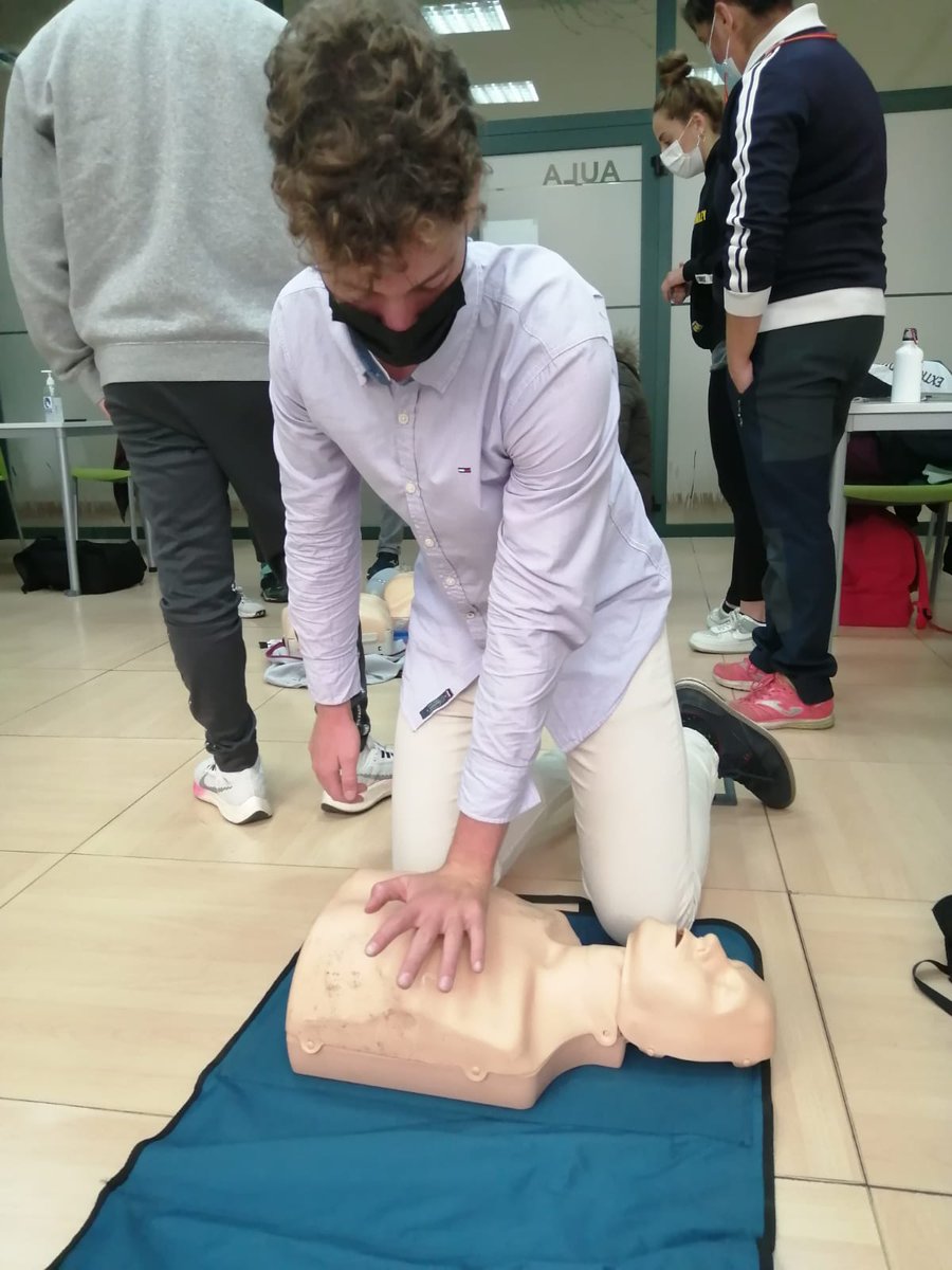 piraguismoextre's tweet photo. 📚Seguimos formándonos👩🏻‍💻📚
Ayer estuvimos en Cáceres, en las instalaciones de foremplex y de la piscina “ El Peru”.
Impartimos un curso de primeros auxilios🆘 y, de rescate acuático  ��‍♀️ para nuestr@s técnicos y palistas.👩🏻‍💼👨🏻‍💼📝🚣🏼‍♂️
@FJyD @DXTextremadura @DiputacionCC @DipdeBadajoz https://t.co/EoJoGBJJuV