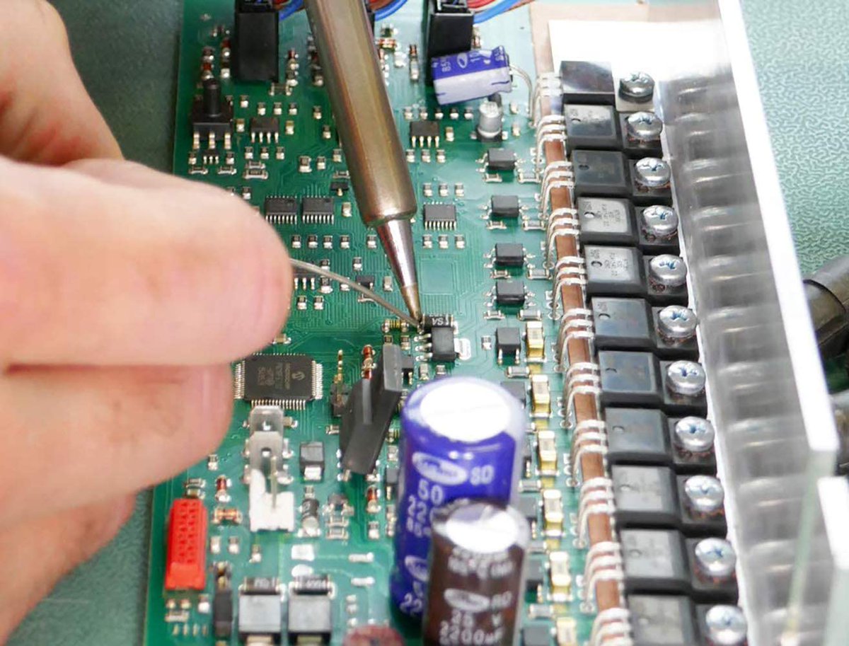 BoothsMusic's tweet photo. Our amp and electronics technician is visiting this Thursday. Please feel free to drop any amps, keyboards, effects units and other electronics equipment in. #musicshop #repairs #amprepair #keyboardrepair #electronics #amptech #technician #music #bolton https://t.co/MiWjLfTuZD