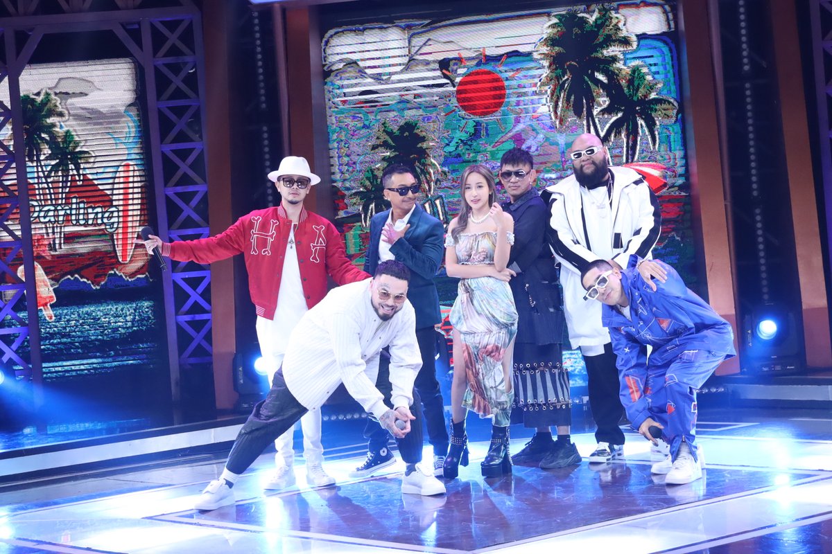 therapperth's tweet image. Special Show เพลง "Darling" 
บทเพลงและโชว์สุดพิเศษจากทีมโค้ช 
เพื่อส่งมอบความสุขและความสนุกเพื่อปิดฉาก
การแข่งขันในครั้งนี้ 
#TheRapper2021 #FinalRhyme  #TheRapper
⚪️#TeamWhite ⚫️#TeamBlack  #WorkPoint23