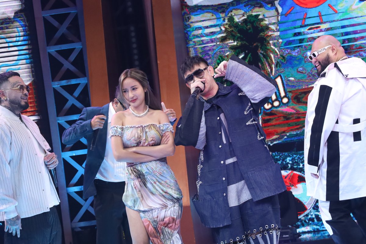 therapperth's tweet image. Special Show เพลง "Darling" 
บทเพลงและโชว์สุดพิเศษจากทีมโค้ช 
เพื่อส่งมอบความสุขและความสนุกเพื่อปิดฉาก
การแข่งขันในครั้งนี้ 
#TheRapper2021 #FinalRhyme  #TheRapper
⚪️#TeamWhite ⚫️#TeamBlack  #WorkPoint23