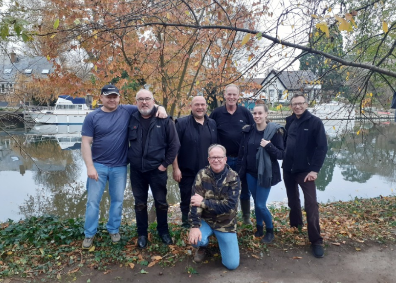 _JamesKnox's tweet photo. Our amazing Facilities team from @RicohUK braved the cold last week and volunteered at The Tea Boat Project to help clear the area for their boat to moor up and provide the local community with a reading and educational hub. https://t.co/fC3Q9zsHKV