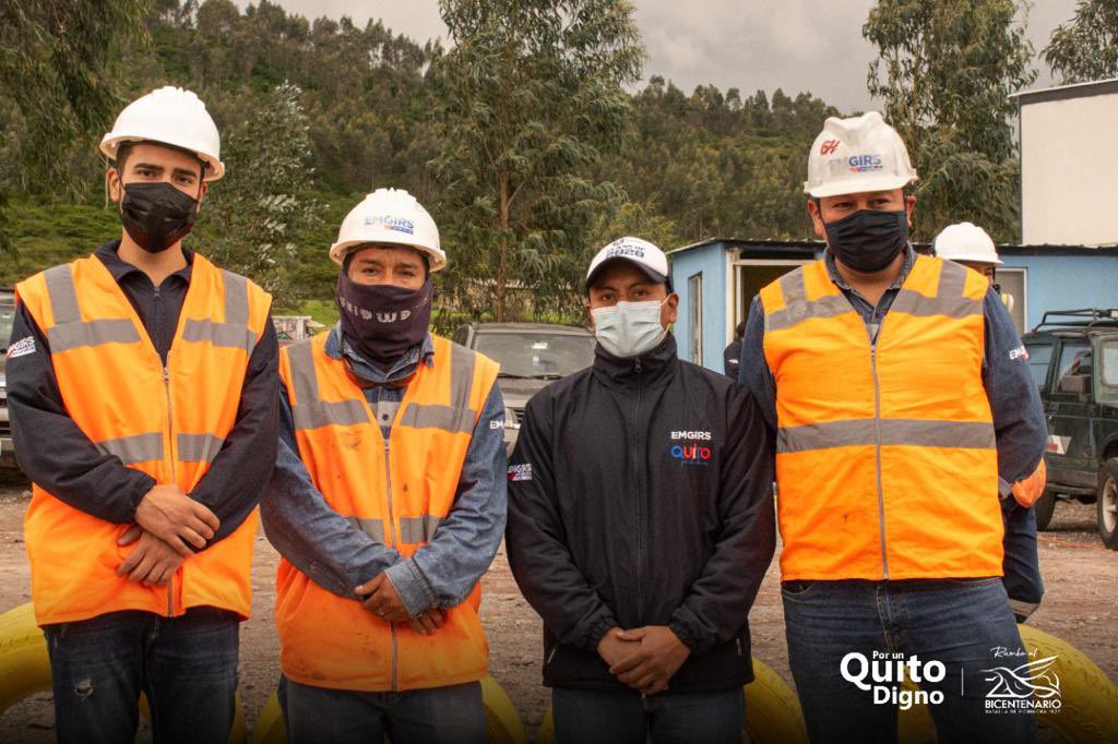 EMGIRSEP's tweet photo. #EmgirsInforma | Nuestro gerente general, @RaulTapiaEc , realizó la entrega formal de las 4 volquetas que serán utilizadas en los trabajos operativos de nuestros distintos frentes. 💪🏼😉 https://t.co/7mX38YLMHo