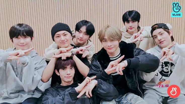 Ziipper4's tweet image. Happy1stENniversary !! 

I don't beleive it it is already 1 year
Thank you everything
I love you ENHYPEN

#데이원으로_시작한_엔하이픈의_365일 #エンハイプン祝デビュー1周年 @ENHYPEN_members