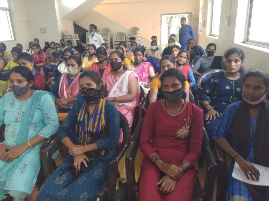 ರಾಷ್ಟ್ರೀಯ ಗ್ರಾಮೀಣ ಯೋಜನೆಯಡಿ (ಎನ್ .ಆರ್ .ಎಲ್ .ಎಂ ) ಜಿಲ್ಲಾ ಪಂಚಾಯತ್ ಉಡುಪಿ ಹಾಗೂ ರುಡ್ಸೆಟ್ ಸಂಸ್ಥೆ ಇದರ ಆಶ್ರಯದಲ್ಲಿ ಗ್ರಾಮೀಣ ಪ್ರದೇಶದ ಸ್ವ ಸಹಾಯ ಸಂಘಗಳ ಮಹಿಳೆಯರಿಗಾಗಿ ಇಂದು ಲಘು ವಾಹನ ಚಾಲನೆ ತರಬೇತಿಯನ್ನು ಡಾ .ನವೀನ್ ಭಟ್ ಮುಖ್ಯ ಕಾರ್ಯನಿರ್ವಹಣಾಧಿಕಾರಿ ಉಧ್ಘಾಟಿಸಿದರು.