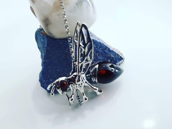TChestonline's tweet photo. Stunning Bee Amber Pendants with Sterling Silver Chains 🐝

Was £49 🧡🐝🧡🐝

Now £40 #christmasdeals 

#beependants #Amber #pendants #sterlingsilver #birthdays #giftsforher #Accessories #earrings #giftforhim #sheffield #Talksheffield #Supportlocal #sheffieldis #xmasgifts https://t.co/PwCvXeI6Ns