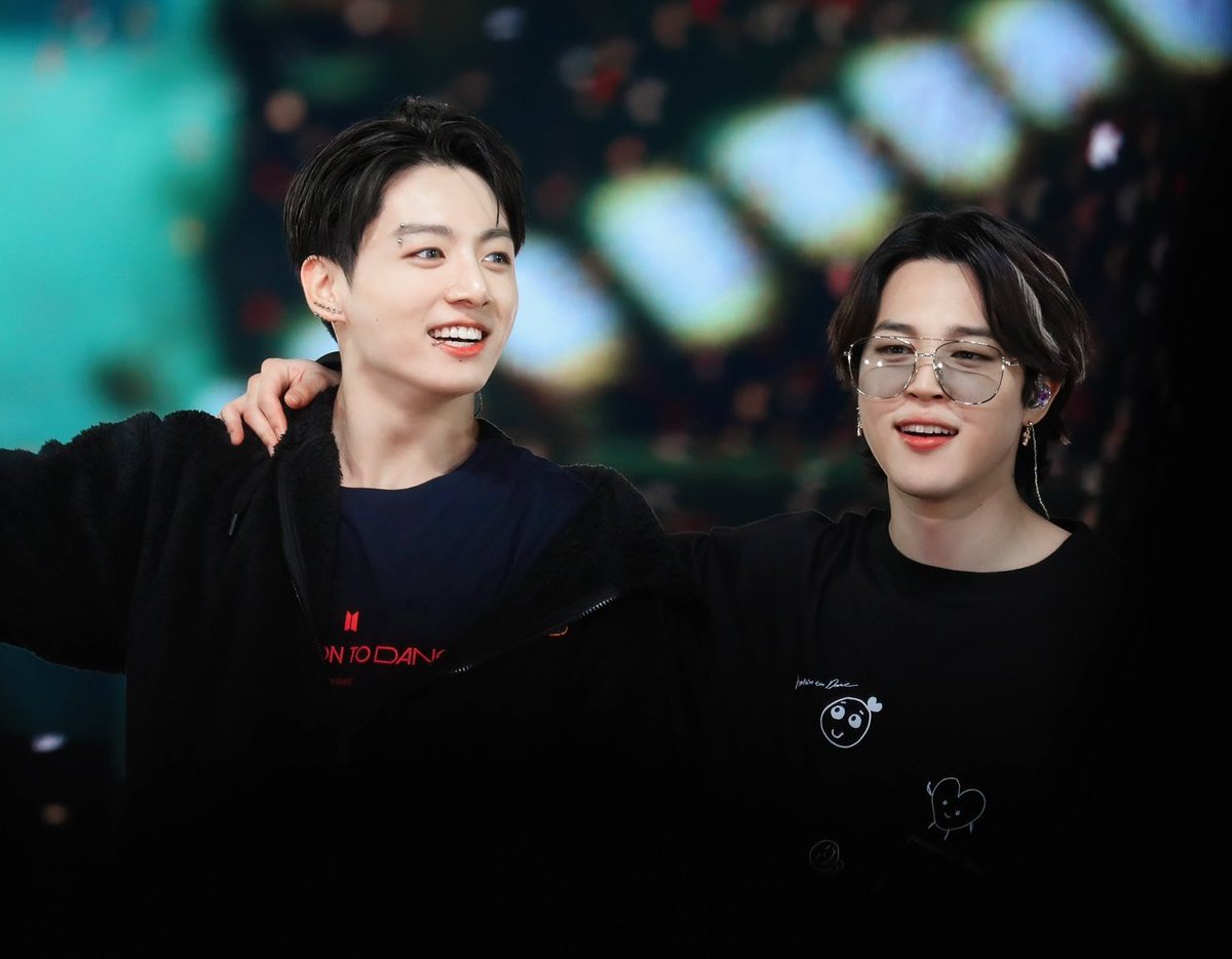 flyingbird_13's tweet photo. They are my universe 😊😊 https://t.co/yNNEesWFxw