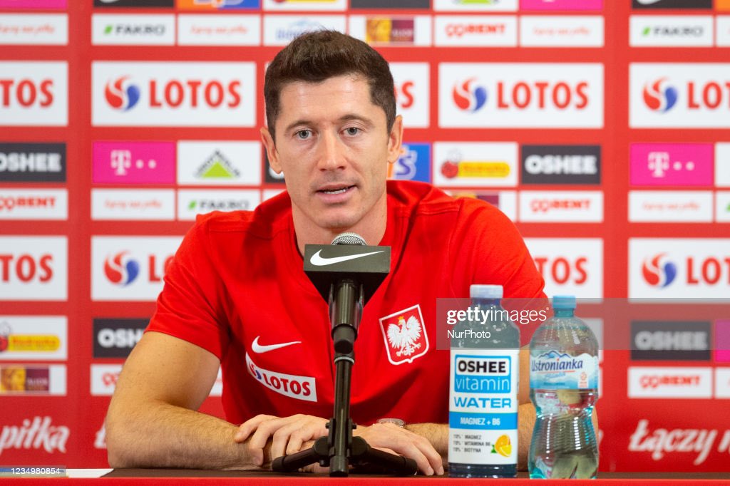 LeroyPrince77's tweet photo. Lewandowski: "I think I can win the Ballon D'or if no politics are involved." 

He knew from the beginning 💔 
Robbed by a rigged organization for the second time https://t.co/kR97w0eghr