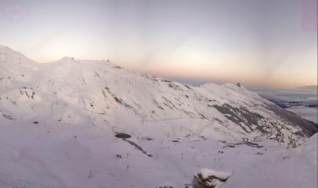 vuesurpyrenees's tweet photo. #pyrenes #neige
cumul de 153 centimètres de Neige à Luz Ardiden
Quantités mesurées très importantes avec plus d’1m de neige en moyenne montagne à La Mongie et Cauterets , 153 cm à la station d’Ardiden à 2445m d’altitude dans les #HautesPyrénées
#meteo #pyrenees #occitanie https://t.co/IQk5PQrO9x