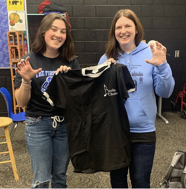 Our Perf. Arts Dept at OBHS is something special. We are thankful for all our teammates across <a href="/OBHSBand/">Olentangy Berlin Band</a>, <a href="/OBHSOrchestras/">Berlin High School Orchestras</a>, and <a href="/TheatreBerlin/">Olentangy Berlin Theatre</a> who support us like family. Collaboration, never competition. Because of you, we are #strongertogether!
#GivingThanks2021
<a href="/Todd_spinner/">OlentangyBerlinBears</a>