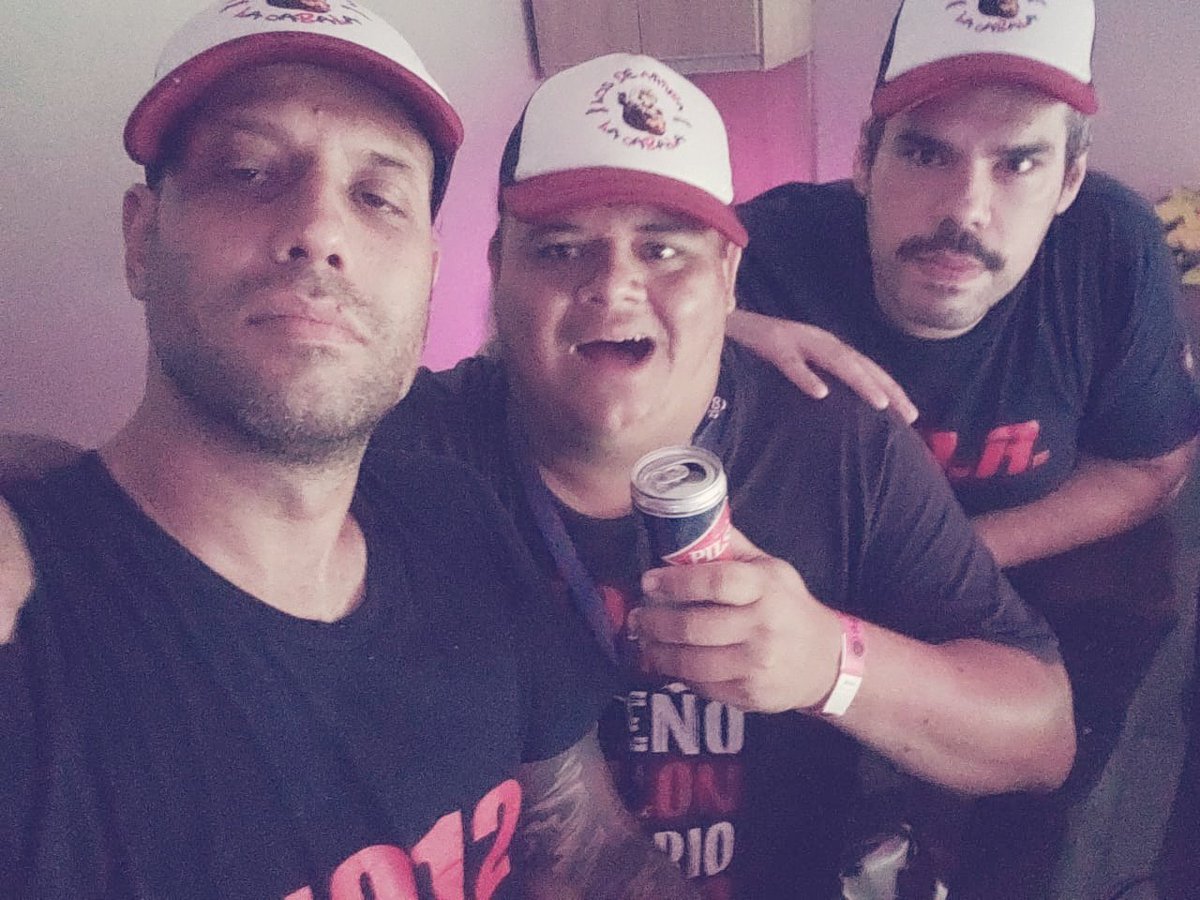 jagovevil's tweet photo. Con mis duplas ayer la pasamos totalmente empas @LOSDEARRIBABO #LACABALA #PALCO42 Frula y Carnaval 💥🔵🔴🌪️🍻 https://t.co/4dxalrQIqv