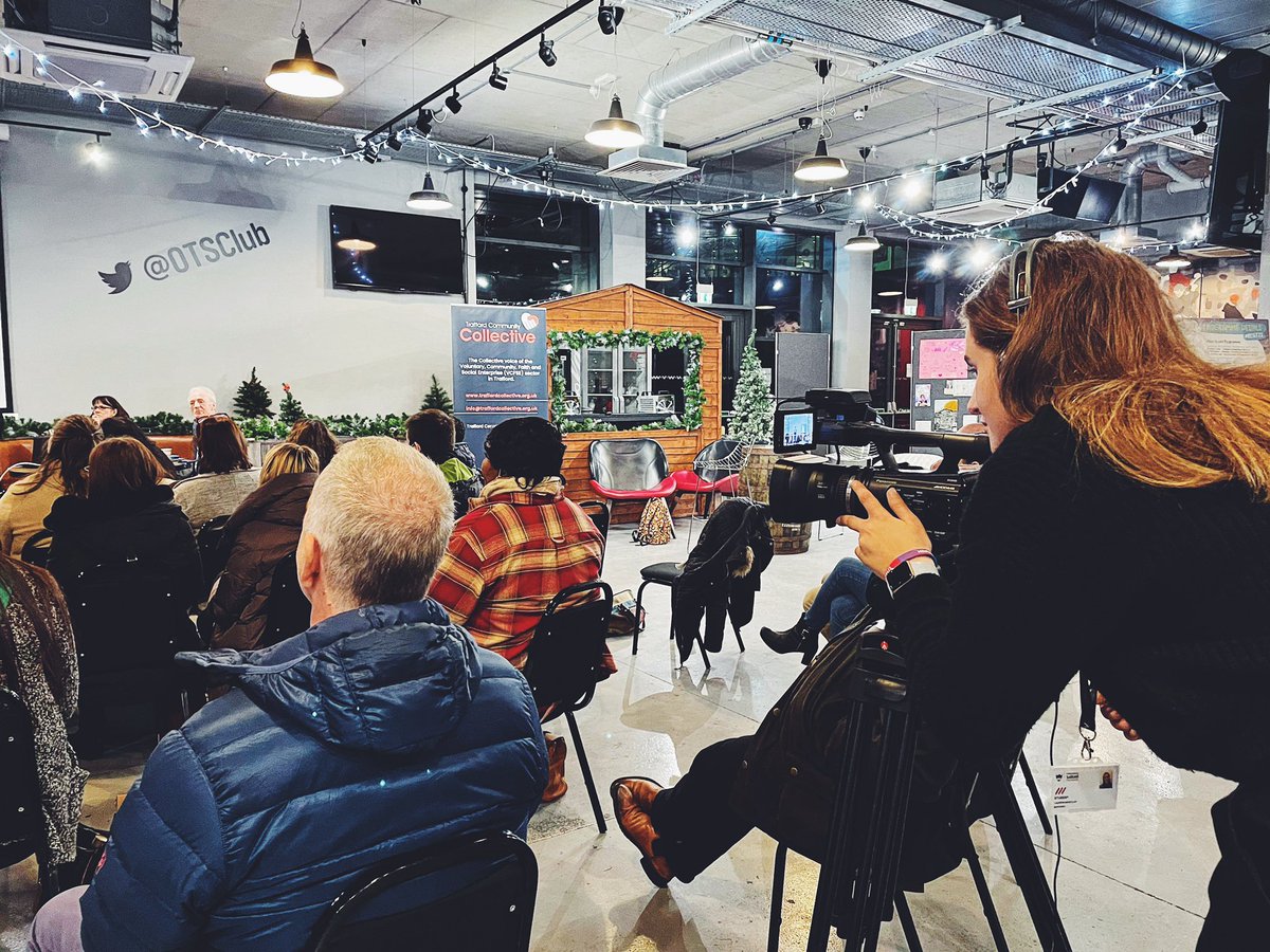 laurenb_journo's tweet photo. Brilliant day at #RESET21 reporting on the amazing work of mental health services across Trafford and hearing from the bravest young people & parents.
Mixing my love for journalism and improving mental health support and education = a dream โค๏ธ๐ฅ
@3dadswalking @calmcic https://t.co/qpWTiiTrEY